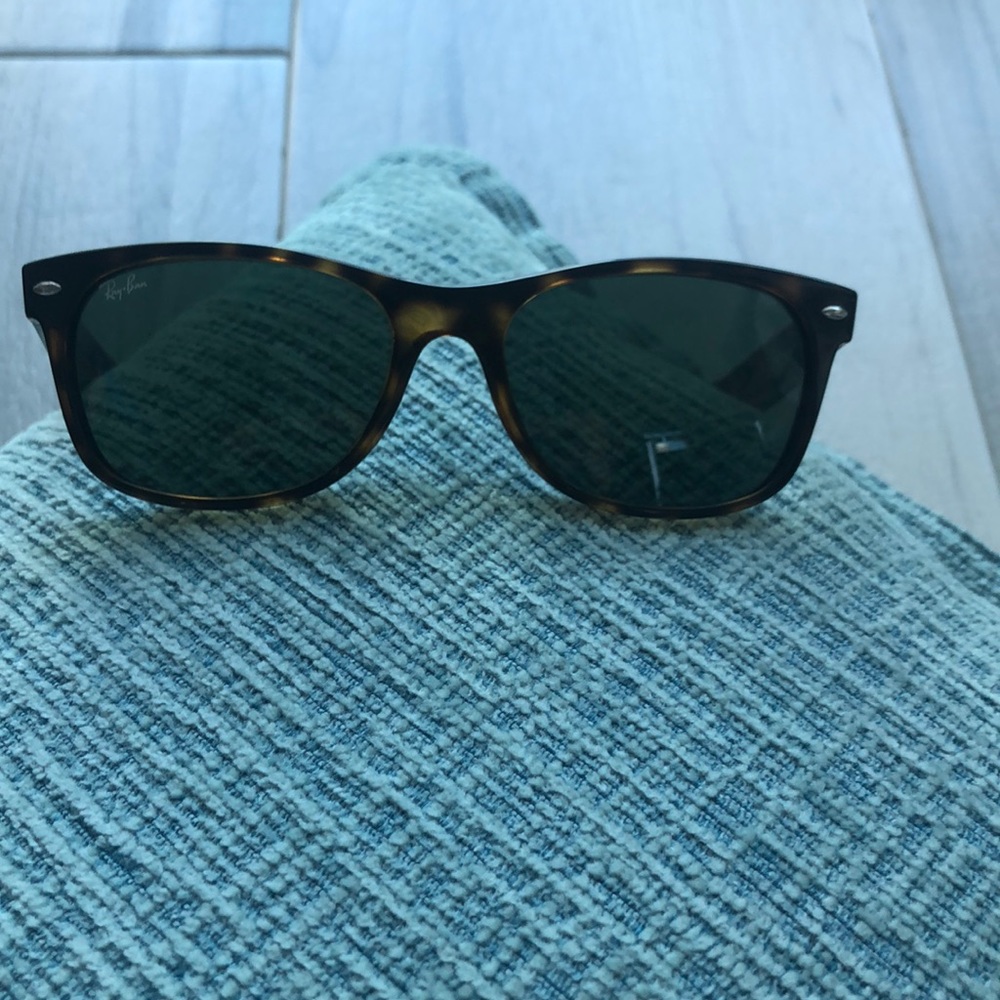 Ray Ban New Wayfarer sunglasses